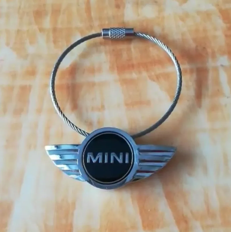 

Key Chain Metal Car Logo Pendant Keychain Crest Keyring Keyfob Gift For BMW Mini Cooper 2011 2012 2013 R56 R50 R53 F56 F55 R60