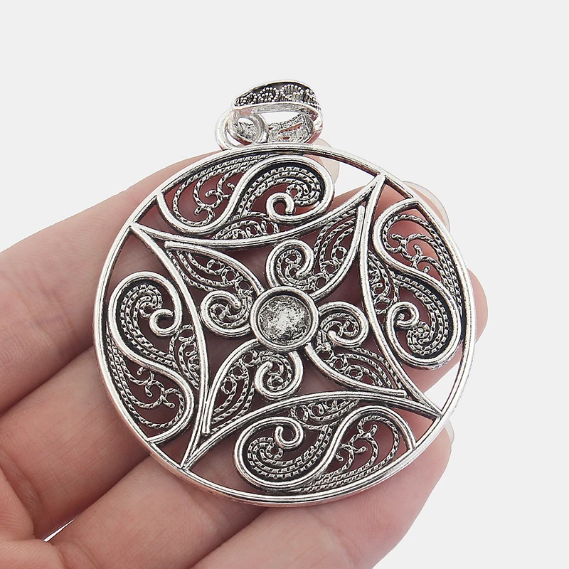 

5pcs Antique Silver Round Charms Hollow Filigree Flower Pendants Round 8mm Trays Blank Base Cameo Cabochon Setting Finding