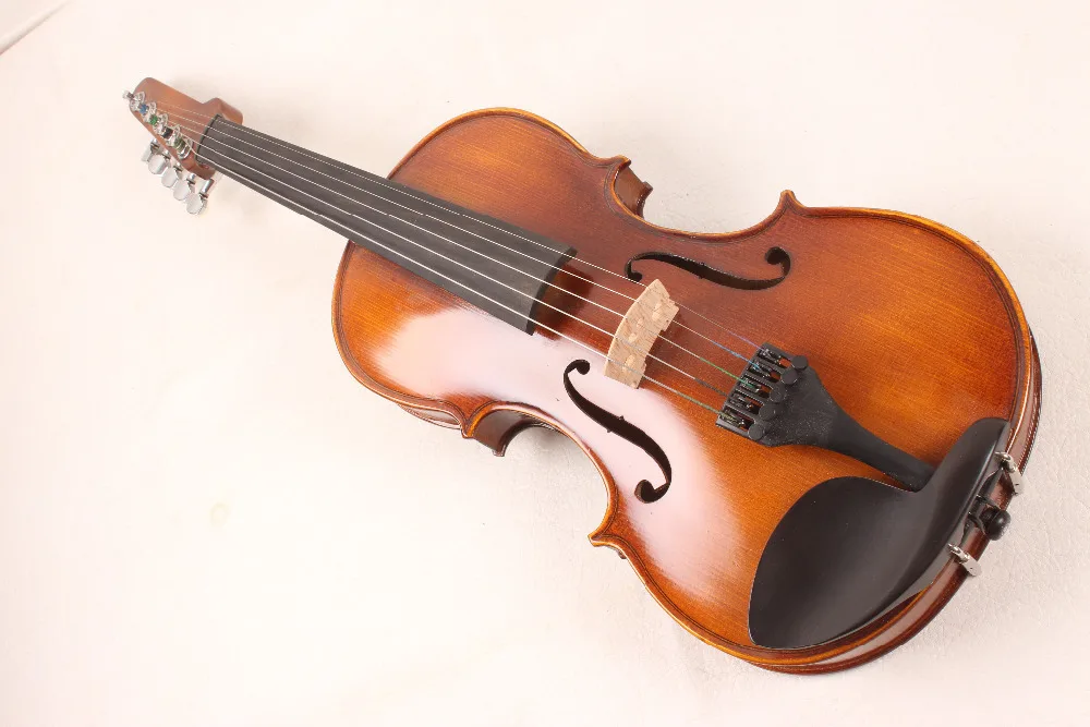 электрическая акустическая скрипка. скрипка на белом фоне. скрипка 5. электроакустическая скрипка 5 струн. скрипка 5.