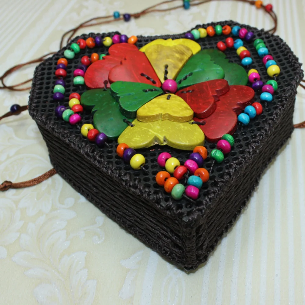 

New Casual Ladies Shoulder Bag Hand-Woven Beaded Coconut Shell Heart-Shaped Wallet Fashion Cute Heart-Shaped Mini Crossbody Bag