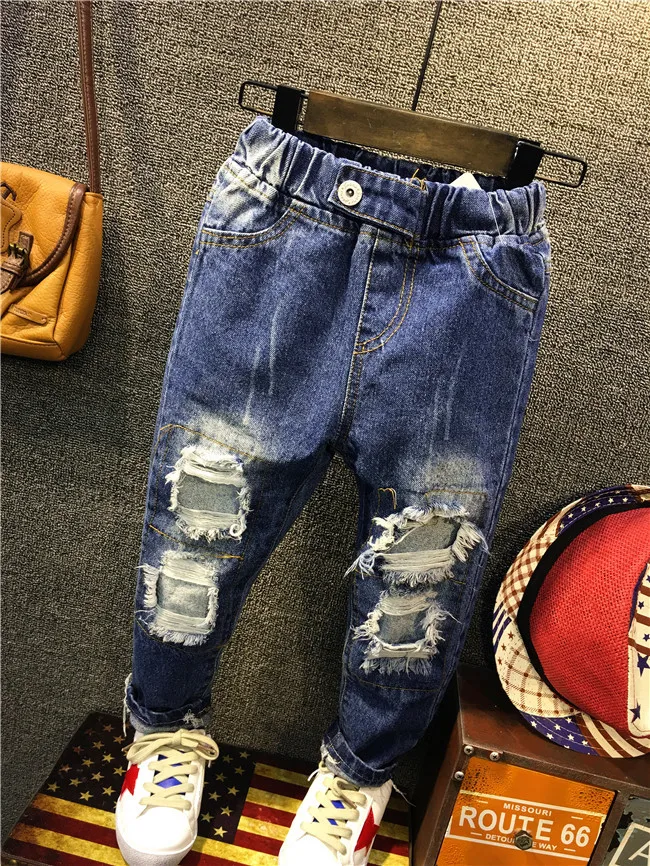 Детские рваные брюки для мальчиков г. Джинсы для маленьких мальчиков брендовые Модные осенние брюки для детей от 2 до 6 лет одежда для детей