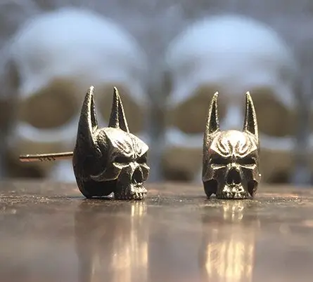 

Regalrock Steampunk Skeleton Armor Helmet Biker Batman Skull Stud Earring