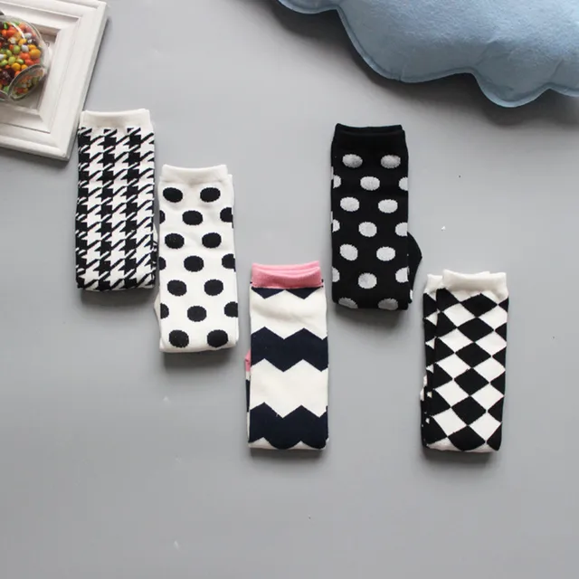 2017 kinder Kniehohe Socken Kleinkind baumwollschlupf Boden Socken Baumwolle geometrische Plaid Schwarz Wei Jungen M dchen