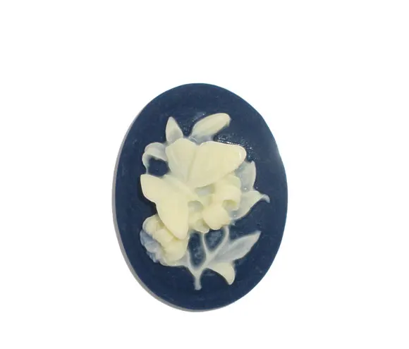 

Resin Embellishments Findings Oval Gray Flower Pattern 29mm(1 1/8") x 22mm( 7/8"), 3 PCs new