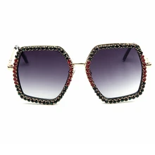 2019 Fashion Lady Oversize Red green Rhinestone  Square Sunglasses Women Small Bee Glasses Gradient Sun Glasses For Female UV400
