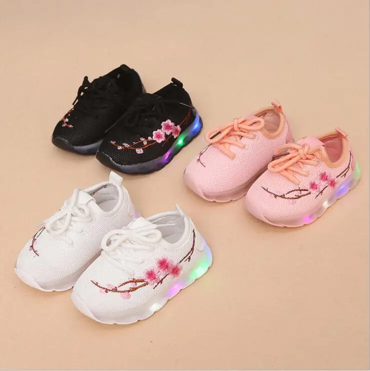 

2019 Spring Autumn new children's LED lighted breathable sneaker girls running shoes boys soft bottom plum blossom sports shoes