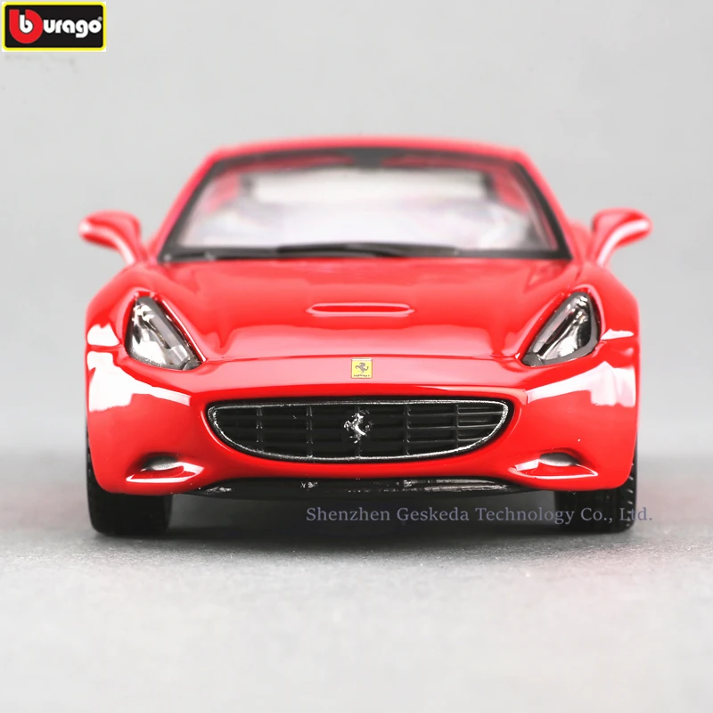 Модель автомобиля Bburago 1:32 Ferrari California RAD с имитацией высоты Игрушечная модель из