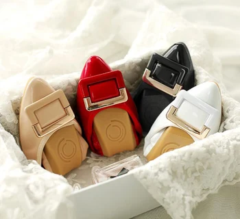 

Spring New Sweet Wind Patent Leather Metal Buckle Soft Bottom Pointed Female Shoes Shallow Mouth Low Heel Single Shoes