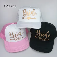 Закрытая акционерная Компания C& Fung невесты дальнобойщиков высокое качество надпись «Bride Tribe» золото буква, стрелка шляпы подарок подружки невесты бакалавра вечерние пляжные Летний стиль шляпа Кепки