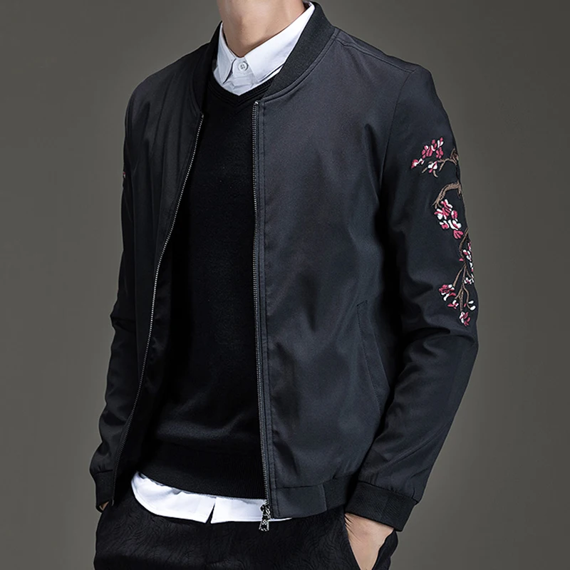 Бомбер sukajan. Мужская куртка с цветочным принтом. Вышивка на куртке. Куртка в японском стиле. Бомбер в азиатском стиле.