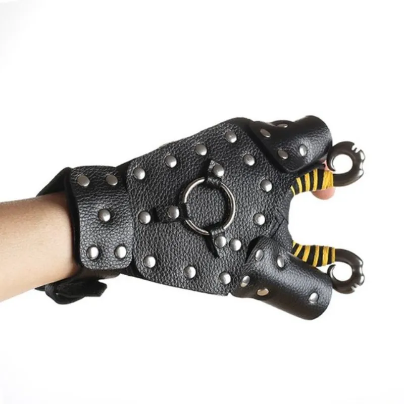 

18 Fishing Bracers Archery Bow Fishing Protective Hand Slingshot Catapult Guarding Helmet Left/Right Hand Outdoor Shooting Tools