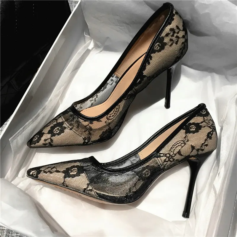 Элегантные женские туфли-лодочки на высоком каблуке; свадебные туфли с прозрачными цветами и кружевом; женские пикантные вечерние туфли с острым носком