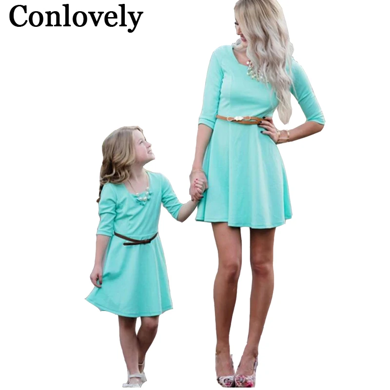matching holiday outfits for mom and daughter