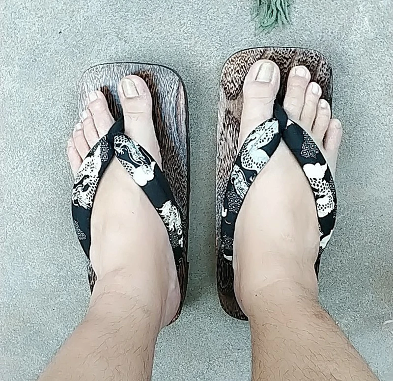 Японские Сабо; красивые летние шлепанцы на платформе с открытым носком; водонепроницаемые Вьетнамки; мужские сандалии; обувь на плоской