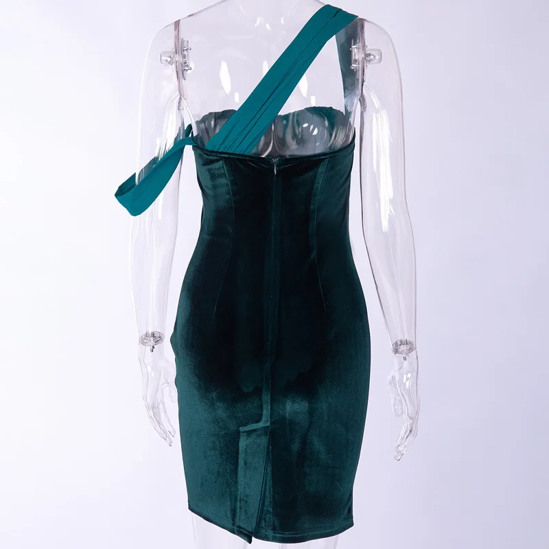Корейский бархат сексуальное платье одно плечо Высокие эластичные складки шить Тонкий платье темно-зеленое платье