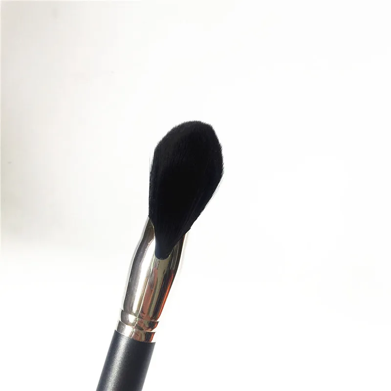 MAC 140S Synthetic Full Fan Brush _ 3