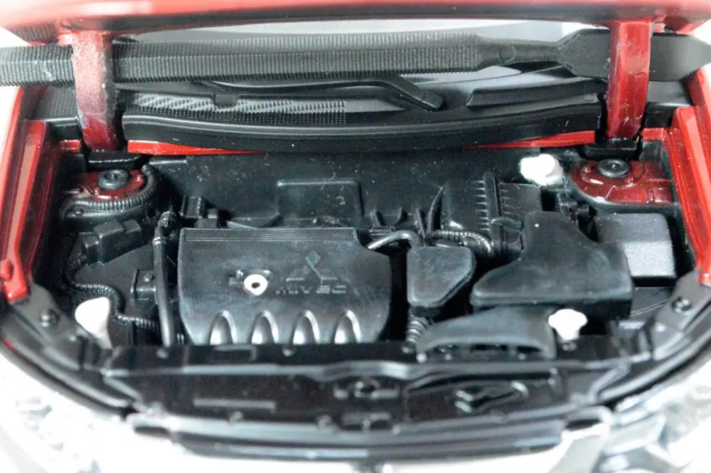 1/18 1:18 1 18 масштаб Mitsubishi Outlander 2016 красная литая модель автомобиля Игрушечная