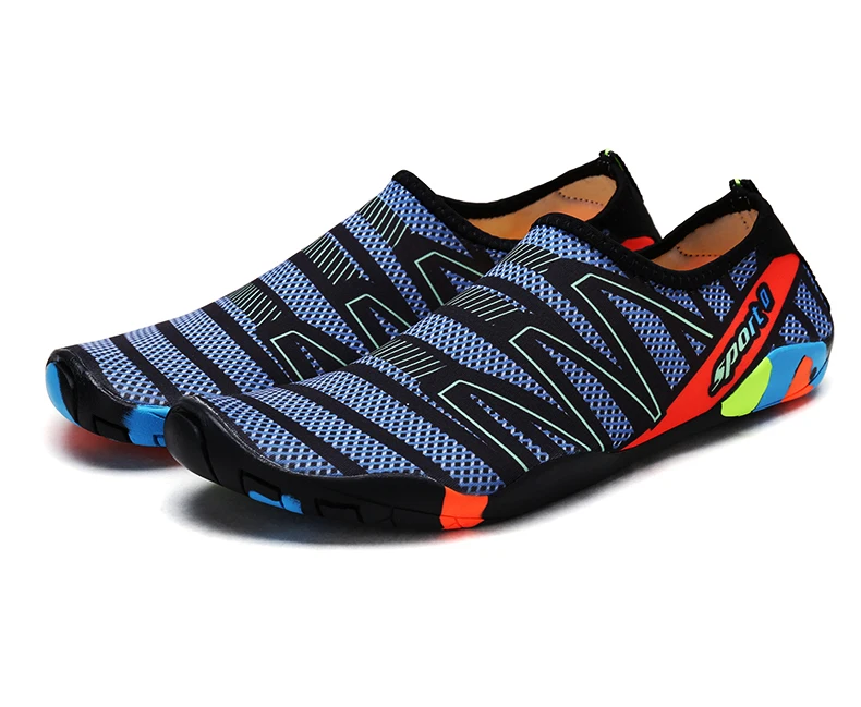 Water Shoes Aqua Shoes Beach Swimming Shoes Men Breathable Slip-on Sport Sneakers Lightweight Upstream Shoes (40)