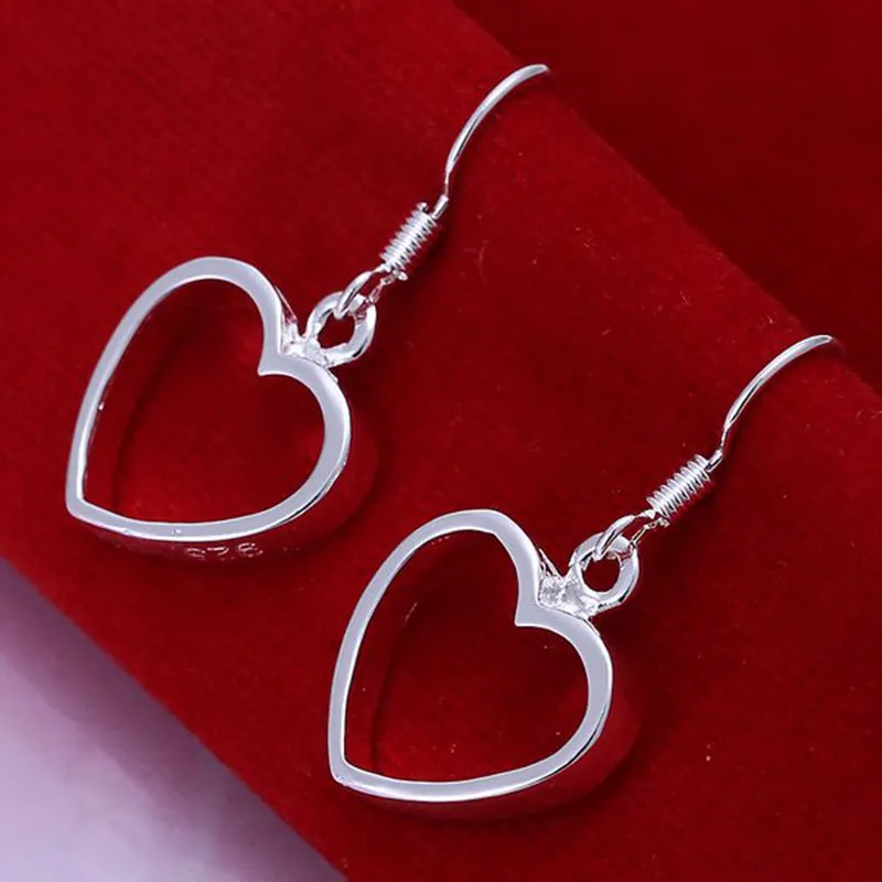 

Beautiful heart-shaped silver plated earrings hot selling fashion jewelry Silver Plated Earrings Flat Hollow Heart Earrings E047
