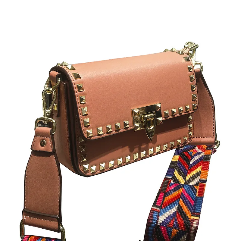 

2018 spring new Korean version of the wild rivets small square chain shoulder strap buckle shoulder Messenger bag