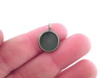 

10mm bezel settings with or without matching glass cabs, B159theof