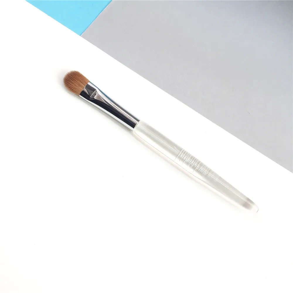 Trish McEvoy Brush 40 Medium Laydown Brush _ 1