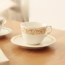 В европейском стиле, украшенное пасторальным цветком кружевное керамическая чашка, блюдечко послеполуденный чай кофе чашки фарфоровая посуда на глазури декоративная втулка 2 шт./компл