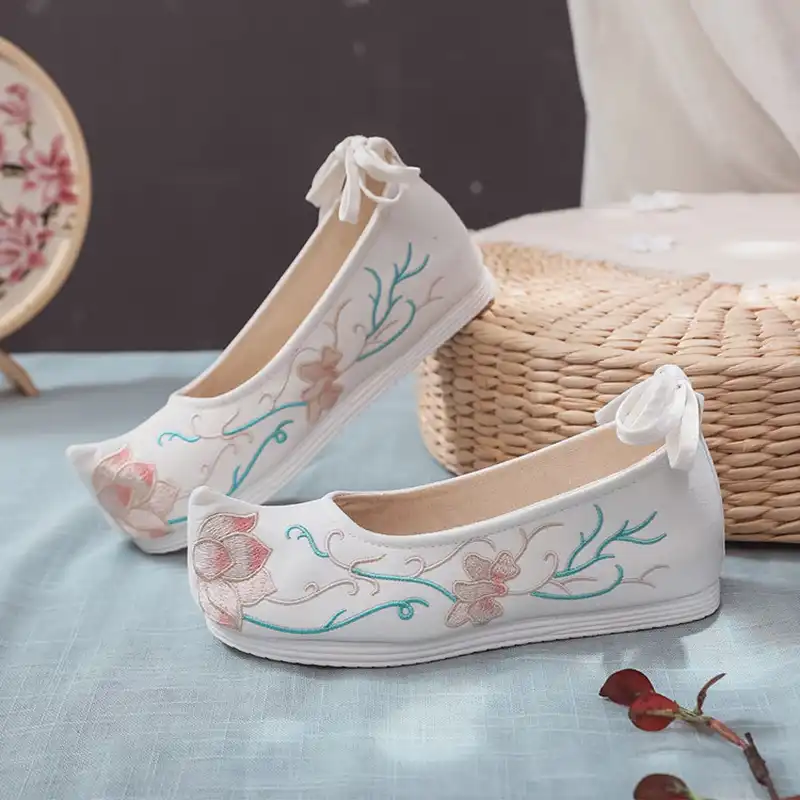 Hanfu Women Shoes Floral Embroidered Shoes Flat Chinese Traditional