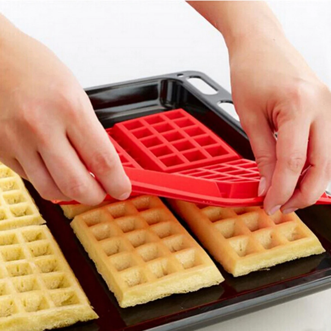 

HIPSTEEN Waffle Mold Shape Silicone Forms Biscuit Chocolate Cake Baking Mold Kitchen Bakeware tool - Red