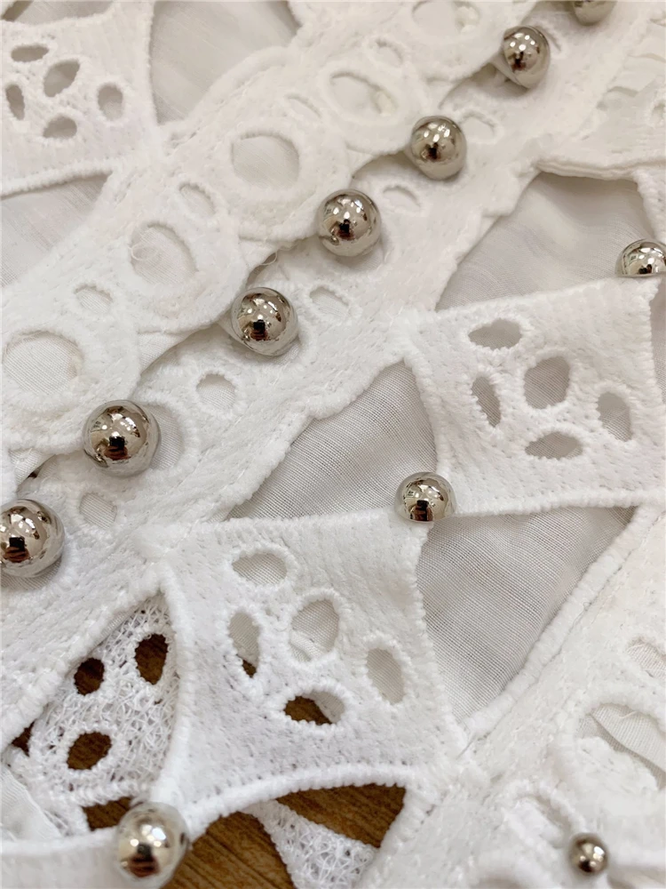 Truevoker Весенняя дизайнерская хлопковая блузка женская высокое качество Стенд воротник с пышными рукавами белая вышивка выдалбливают заклепки топ