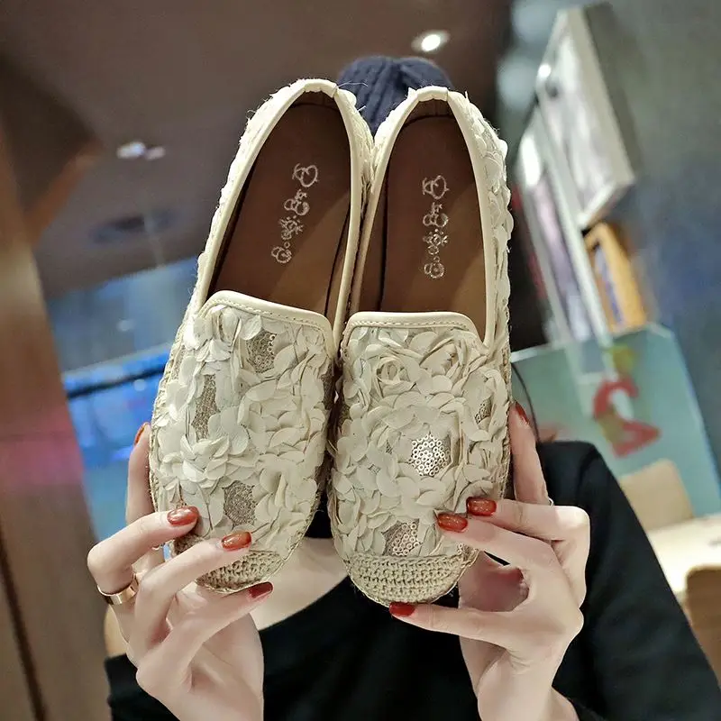 

2019 spring straw straw bottom lazy shoes female lace hollow fisherman shoes flowers breathable flat shoes