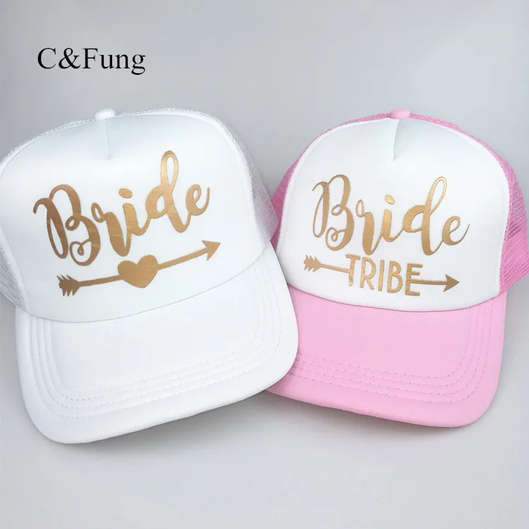 Закрытая акционерная Компания C& Fung надпись «Bride Tribe» шляпы водителя грузовика высокое качество бакалавра вечерние головные уборы bridesmaid команда шляпка невесты Шапки с золотым принтом Летний стиль шляпы