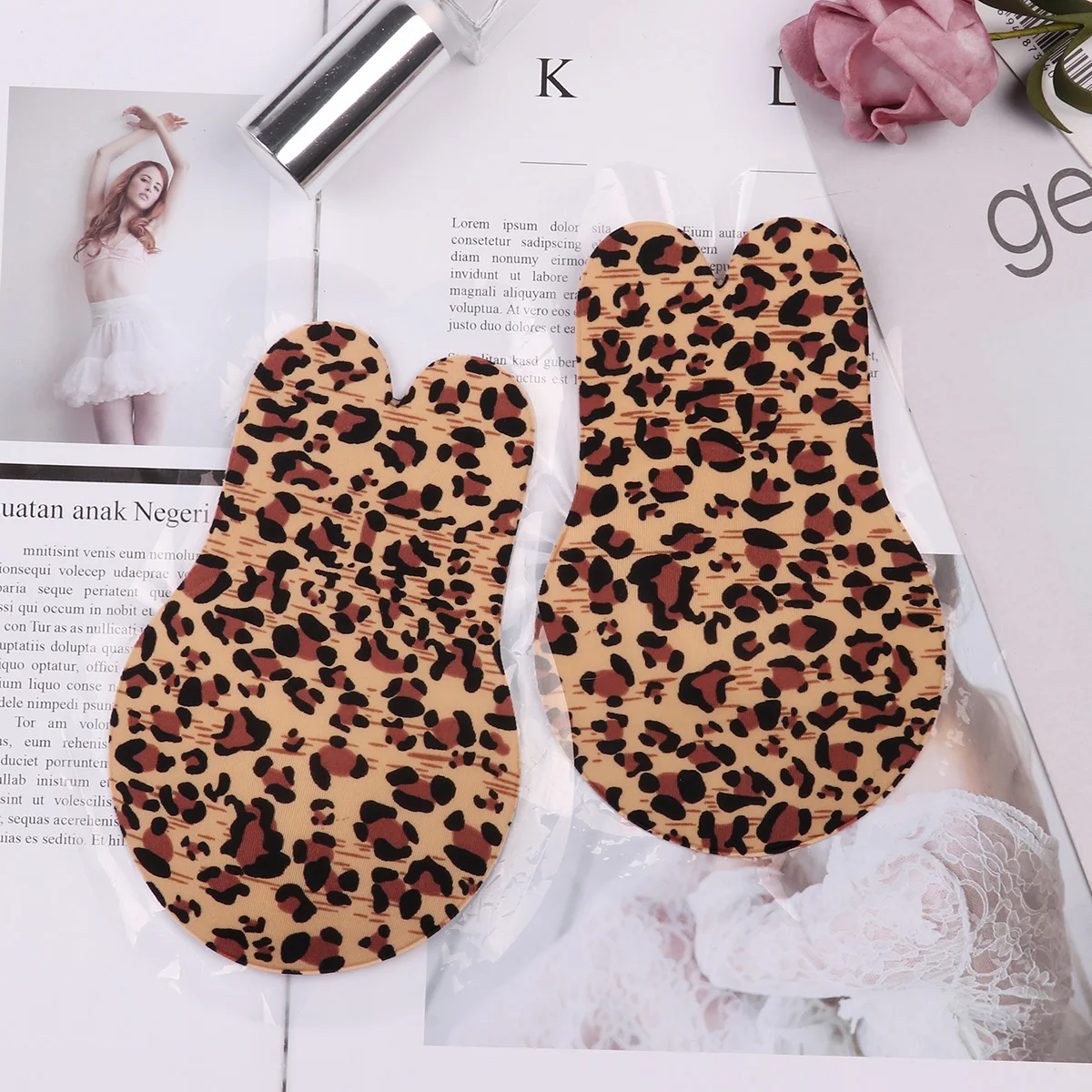 

MSemis Women Strapless Reusable Bra Nipple Covers Self-adhesive Invisible Push Up Tapes Breast Lifts Tape Intimates Accessories