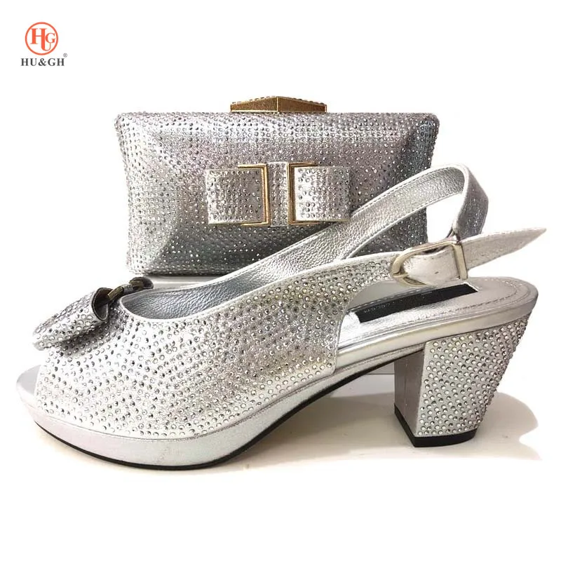 

Newest Italy Designer Shoes Women Luxury Silver Nigerian Women Wedding Shoes and Bag Set Decorated with Rhinestone Italian Shoes