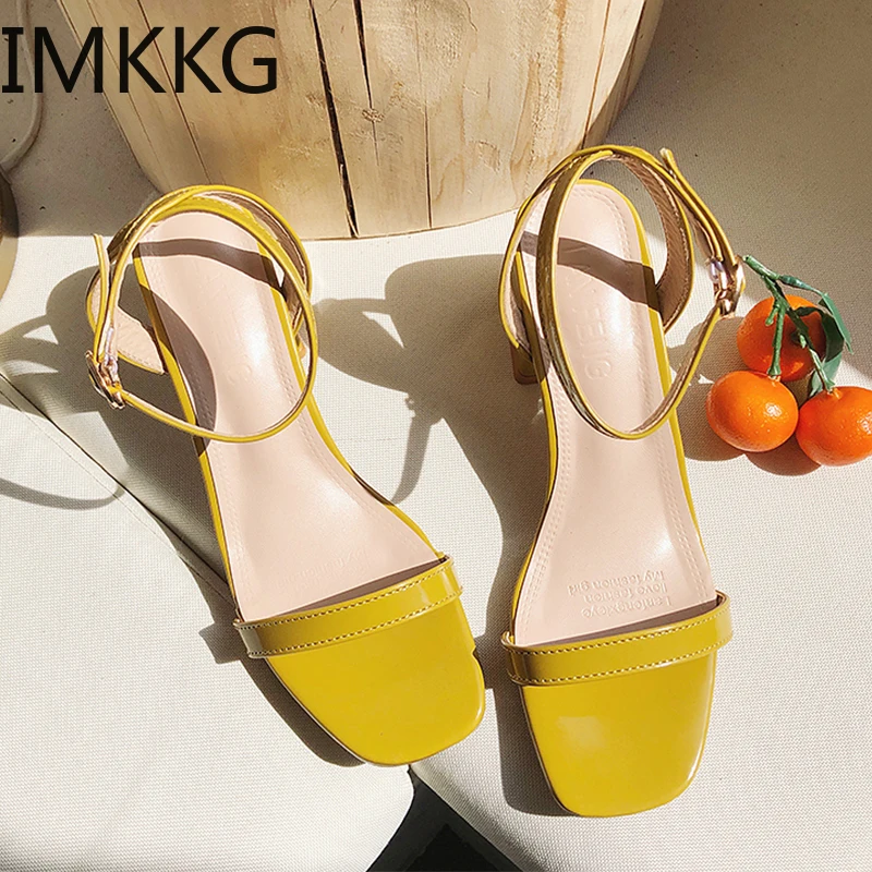 

2019 Ankle Strap Women Sandals Summer med Square Heels Outdoor Woman Shoes Classics Colorful Sandals Fashion sandals A00263