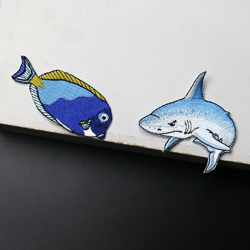 2ピース/ロット小さなかわいい魚とサメパッチ衣料用縫うアップリケ用バッグ靴