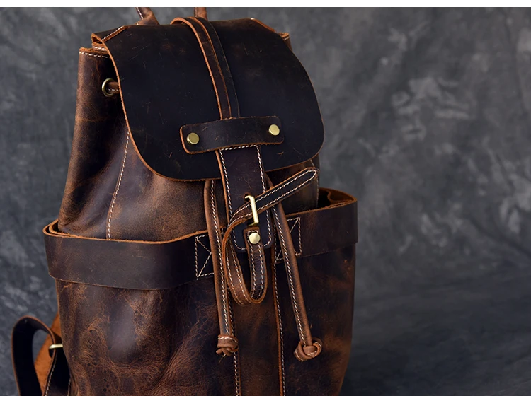 Vorderansicht des Woosir Vintage-Rucksacks aus echtem Leder mit Kordelzug