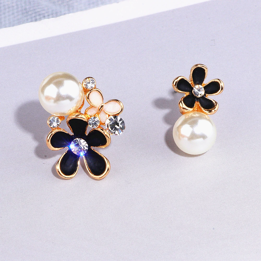 

Korean Style Cute Flower Stud Earrings For Women Girl 2019 Sweet Simulated Pearl Rhinestone Earrings Jewelry Femme Brincos WX247