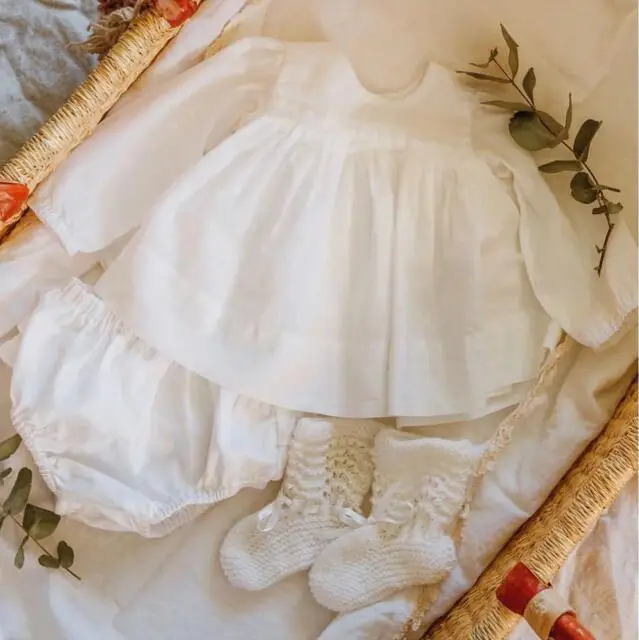 

INS Baby Infant White Color Tees Tops And Cotton PP Pants 2pcs Sets Girls Toddler Autumn New Fashion Suit Outfits