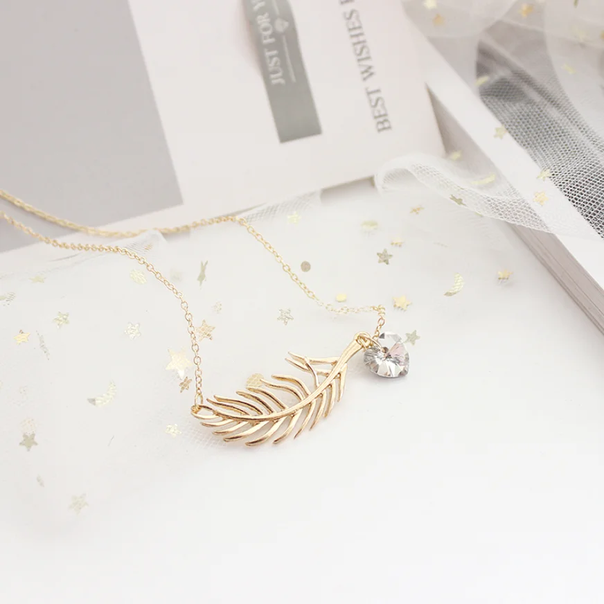 Feather-Fashion Glass Heart Pendant Necklace Feather Alloy Accessories Simple Women's Clavicle Chain Short | Украшения и