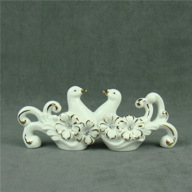 

Porcelain Pigeon Lovers Figurine Handmade Ceramics Dove Couple Statue Craft Ornament for Wedding Gift and Valentine's Day Decor