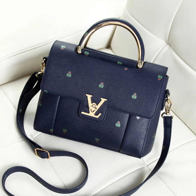 

Free shipping, 2018 new woman fashion handbags, leisure messenger bag, retro Korean version women bag, trend printing flap.