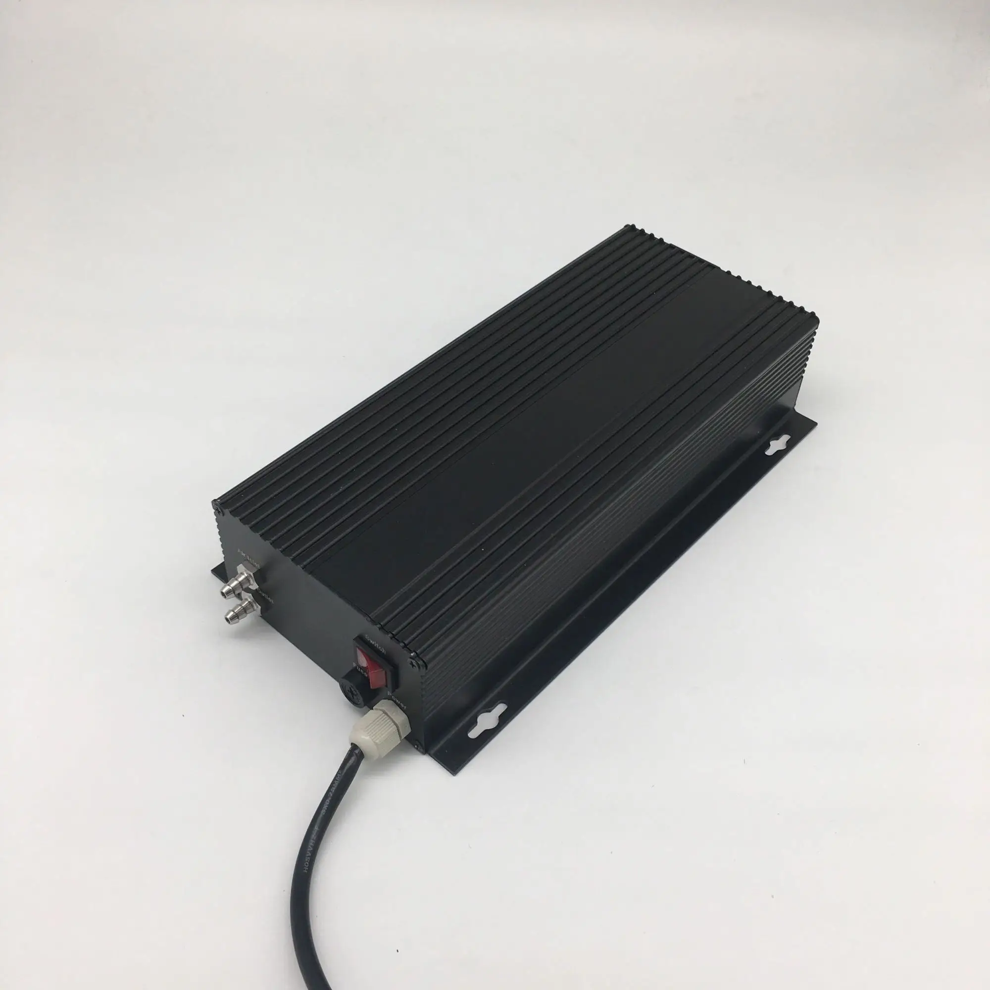 

Electrical Household Use Portable Ozone Filter for Drinking Water and Cleaning Fruit and Vegetable 220v 900mg/h FM-C900