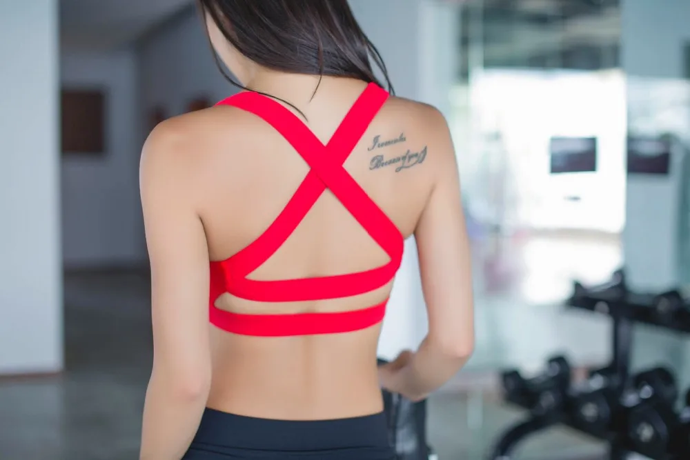 Сексуальные упражнения тренировка Топ для женщин фитнес безрукавка открытая спина крест лифчик топ с подкладкой короткий жилет Yuga