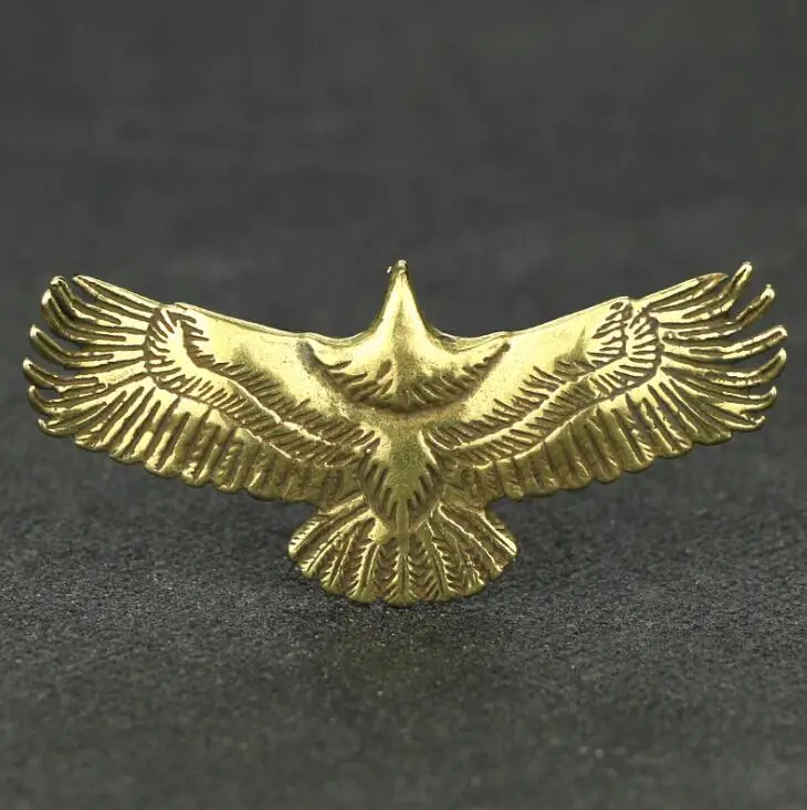 

Collectable Chinese Pure Brass Carved Animal Eagles Exquisite Small Pendant Statues