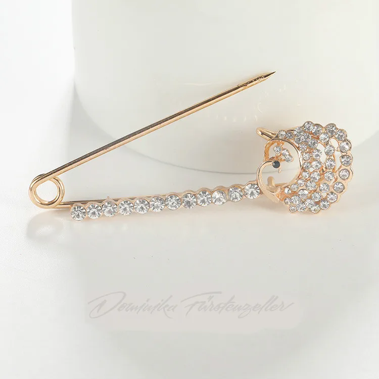 

Korean Version Of The 2019 Fashion New Brooch Personality Ladies Crystal Temperament Atmospheric Peacock Brooch Wholesale Sales