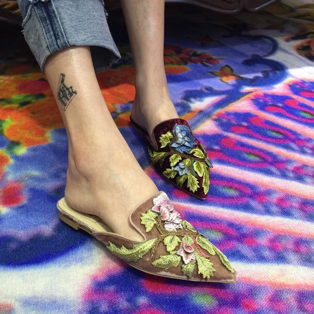 

Kendall Jenner Outfit Velet Mia Floral Mules Slipper Shoes Multicolor Pointed Toe Flower Embroidered Designer Flats Women Shoes