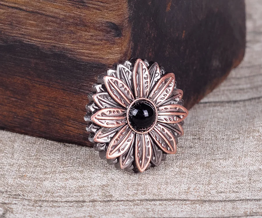 

10PCs 30*30MM Flower Concho with Black Turquoise Center Antique Copper Screwback