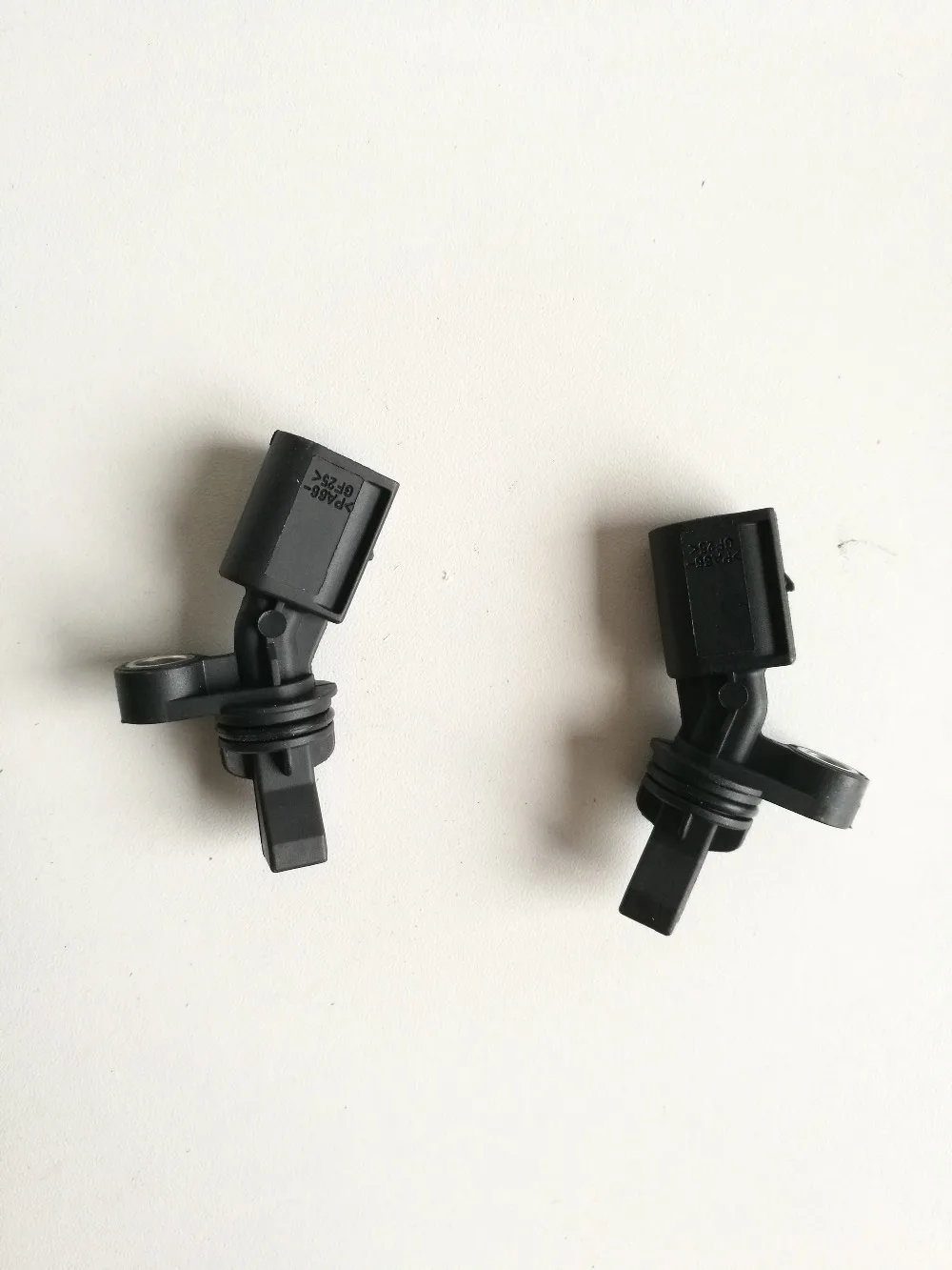 

1 pcs 2H0927807A and 1 pcs 2H0927808A Rear Left Right ABS Sensor Wheel Speed Sensor for Audi Volkswagen Amarok pickup 2010-2018