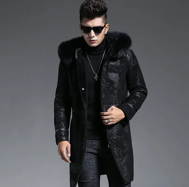Новое мужское меховое пальто с капюшоном из натуральной кожи, длинная мужская зимняя куртка из натуральной кожи, мужская шуба из овчины с воротником из меха енота - Цвет: Черный